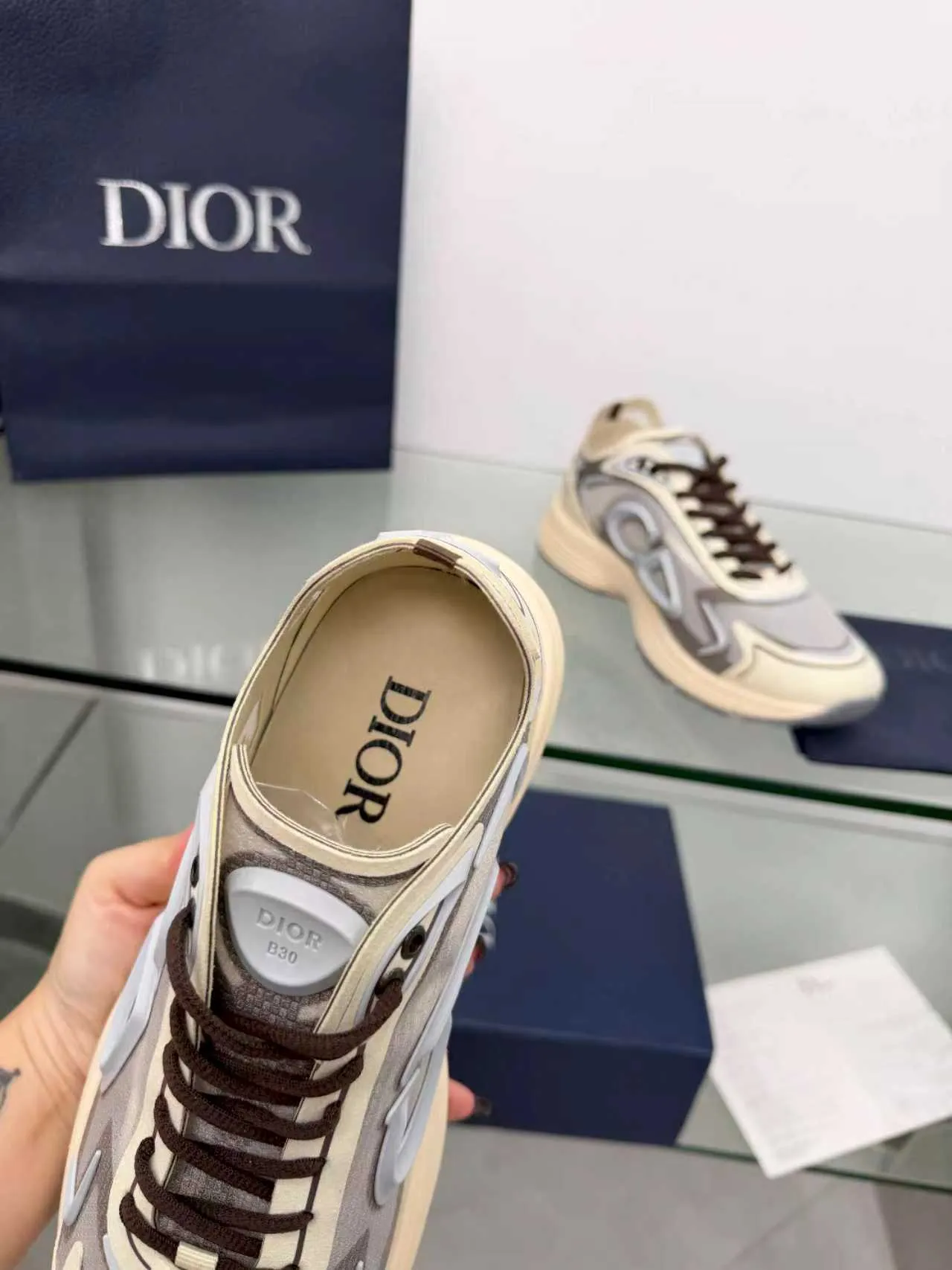 Men's men's shoes pP560! DIOR#B30 COUNTDOWN TECH shoes 1. Inspired by lighter running shoes this season 2. Made of multi-layer transparent nylon upper, full of futuristic feel 3. CD30 rubber logo on the tongue/heel to highlight the brand style 4. Equipped with ultra-light foam midsole for the ultimate comfortable wearing experience 5. The entire series uses WELDED (seamless bonding) technology to ensure durability and lightness 6. Full-size dopamine color matching, perfect choice for couples shoes😜